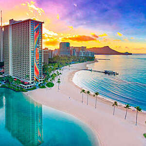 Hilton hotel on a scenic Hawaiian beach at sundown.